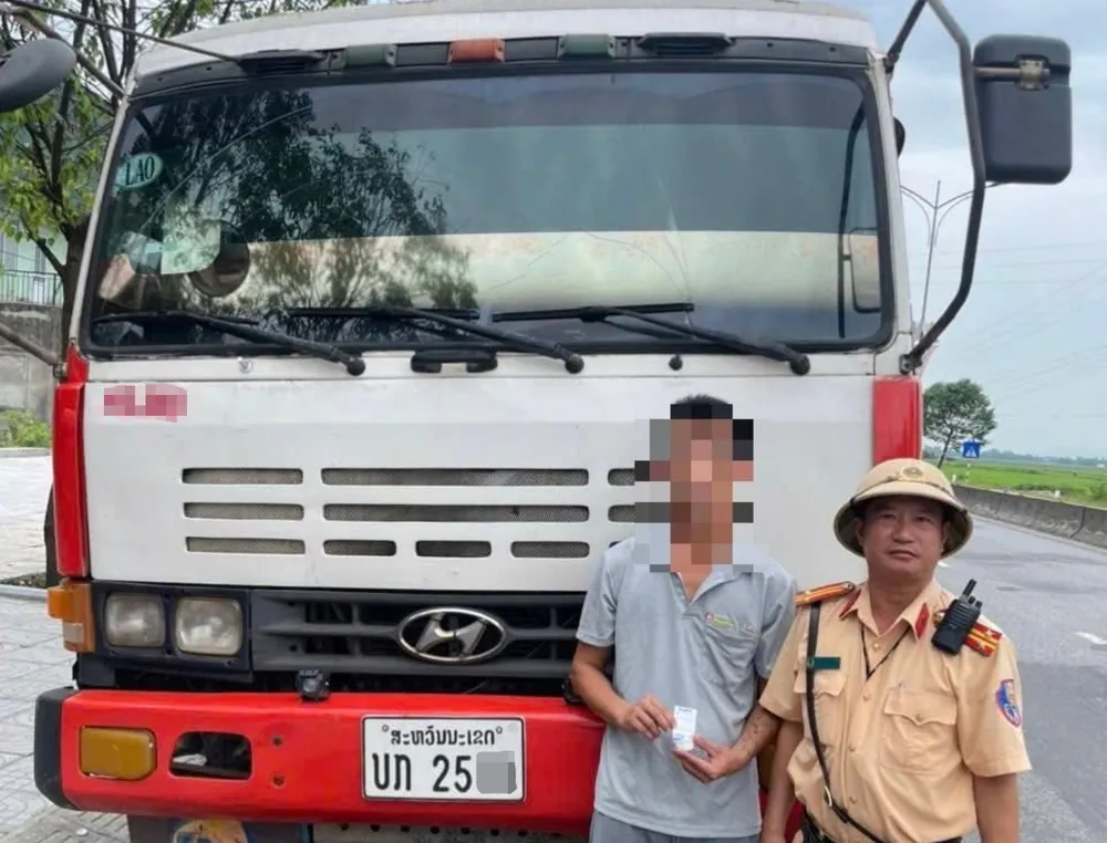 Lực lượng chức năng phát hiện lái xe dương tính với ma túy tổng hợp