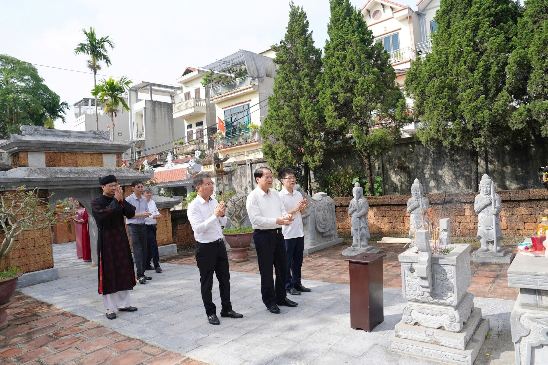 to-hien-thanh.jpg