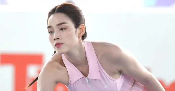 Đỗ Thị Hà khoe chân dài, thi đấu căng thẳng trên sân Giải Vô địch Pickleball Việt Nam