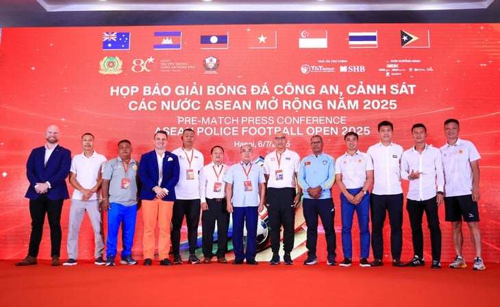 Công an, Cảnh sát các nước ASEAN tranh tài trên sân bóng ở Hà Nội - Ảnh 2.