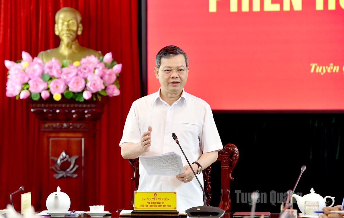Đồng chí Phó Bí thư Tỉnh ủy, Chủ tịch HĐND tỉnh Nguyễn Văn Sơn chủ trì phiên họp.
