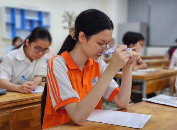 Bộ GD-ĐT công bố đáp án, thang điểm các môn thi tốt nghiệp THPT 2025- Ảnh 1.