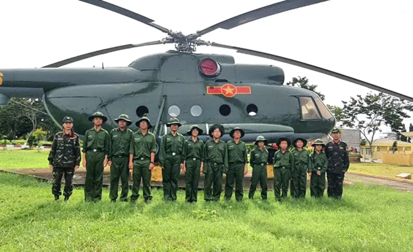 ទាហាន "កុមារ" 100 នាក់បានបញ្ចប់កម្មវិធី "ឆមាសនៅក្នុងកងទ័ព"