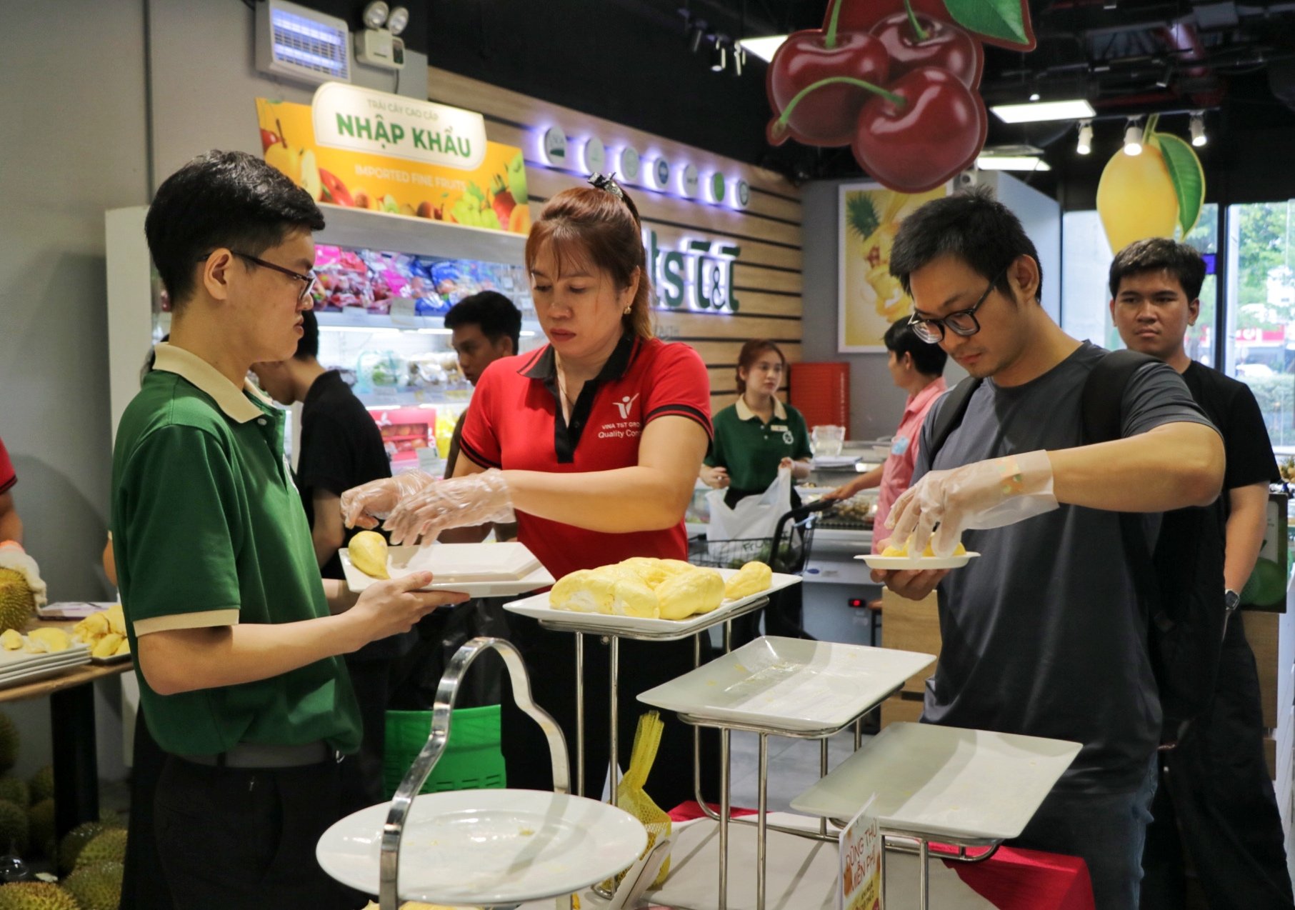 Độc lạ buffet sầu riêng đang diễn ra ở TP.HCM: Cửa hàng chuẩn bị gần 2 tấn - Ảnh 3.