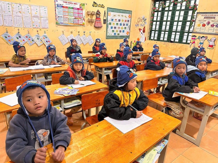 Học sinh Trường PTDTBT Tiểu học Bản Khoang (tỉnh Lào Cai).