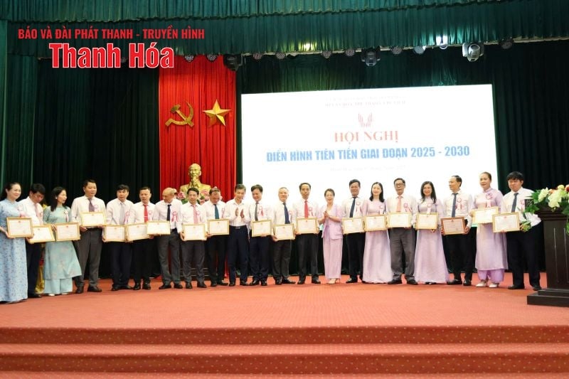 Sở VH,TT&DL khen thưởng 9 tập thể, 110 cá nhân điển hình tiên tiến