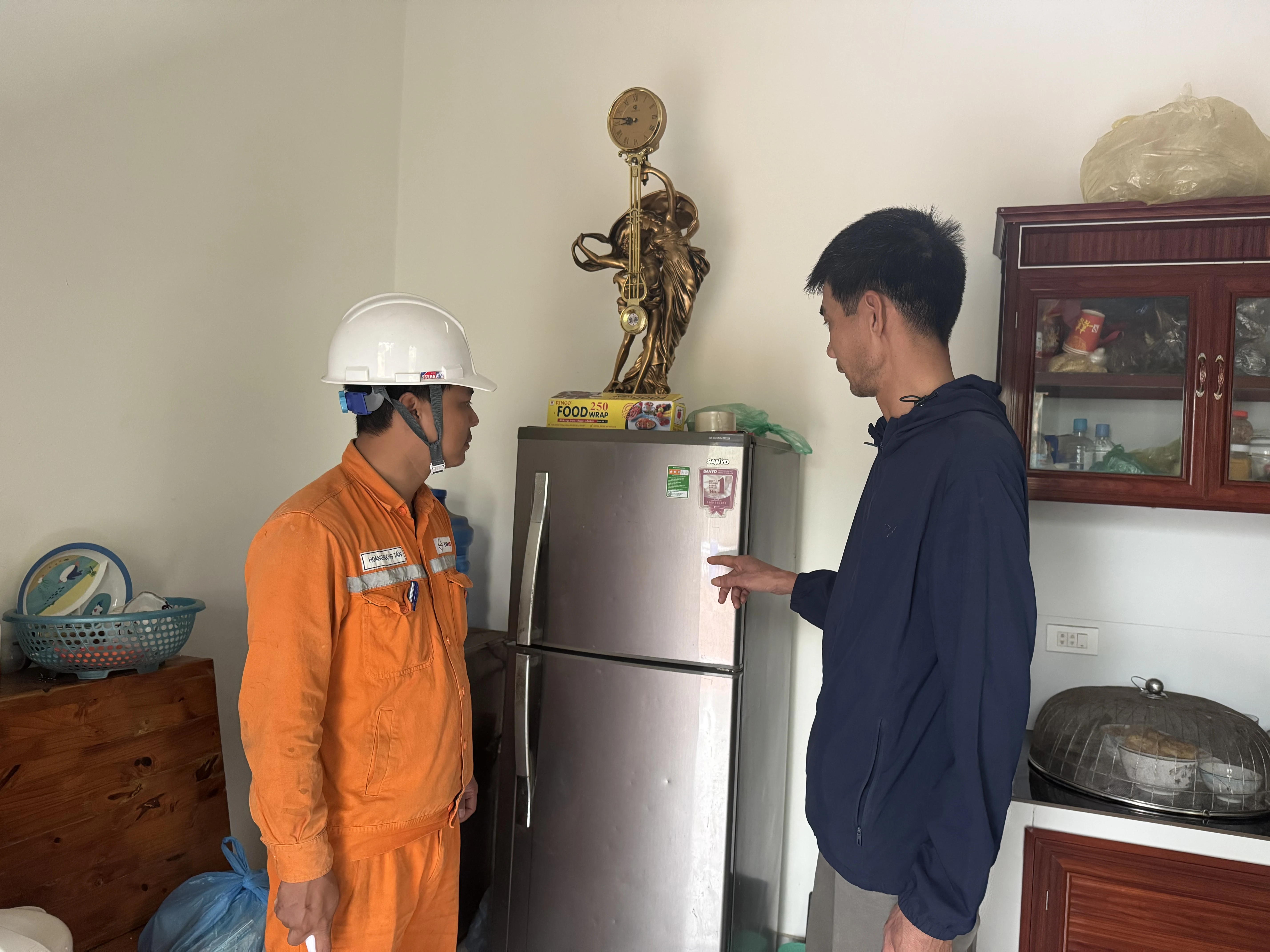 Rà soát, làm rõ các phản ánh của khách hàng về hóa đơn tiền điện tăng cao