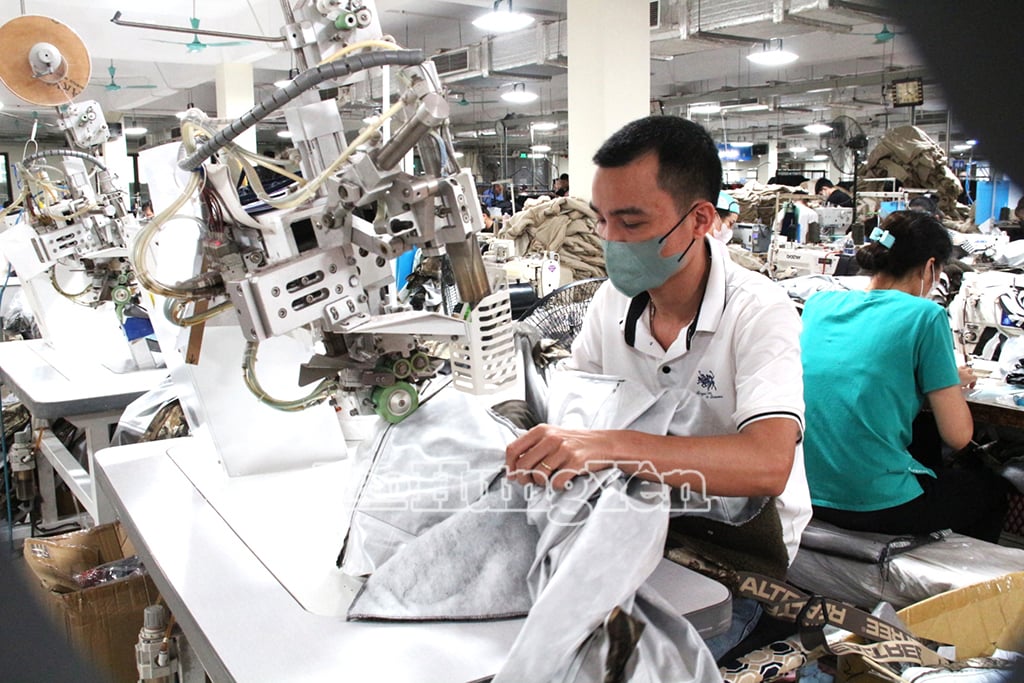 Các doanh nghiệp sử dụng nhiều phương thức tuyển dụng khác nhau để có công nhân 