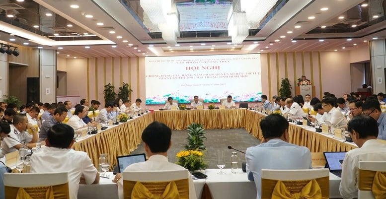 'Nhiều mặt hàng giả thậm chí mang cả tem chống giả'- Ảnh 1.