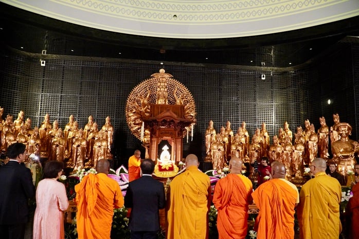 Hình ảnh hàng ngàn người cung rước xá lợi Đức Phật trên đỉnh núi Bà Đen- Ảnh 11.