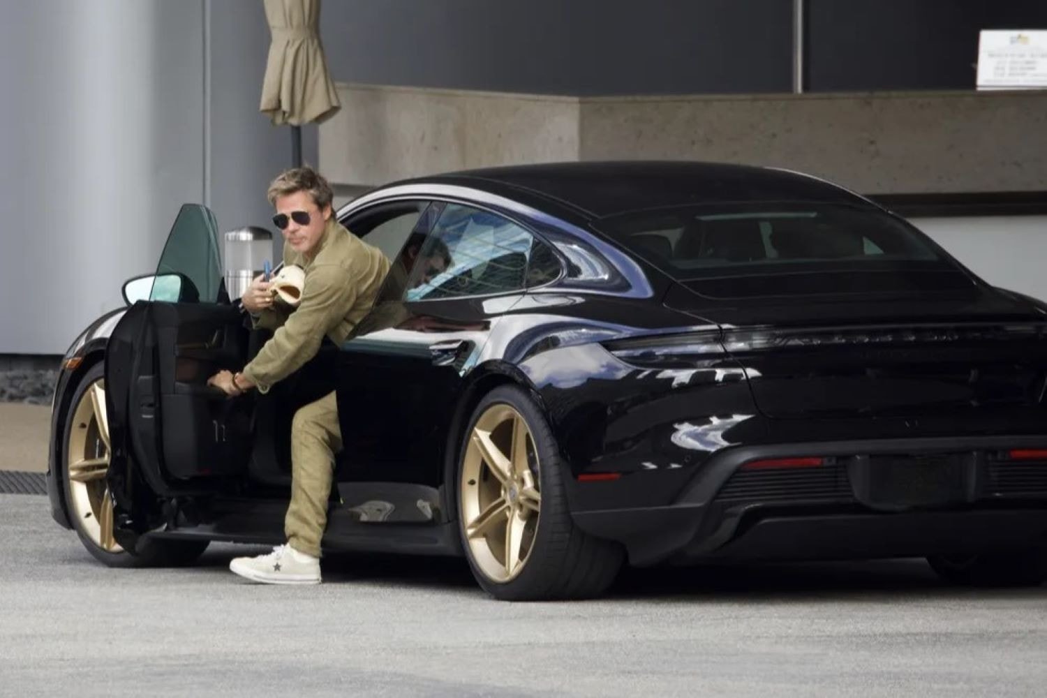 Porsche Taycan.jpg