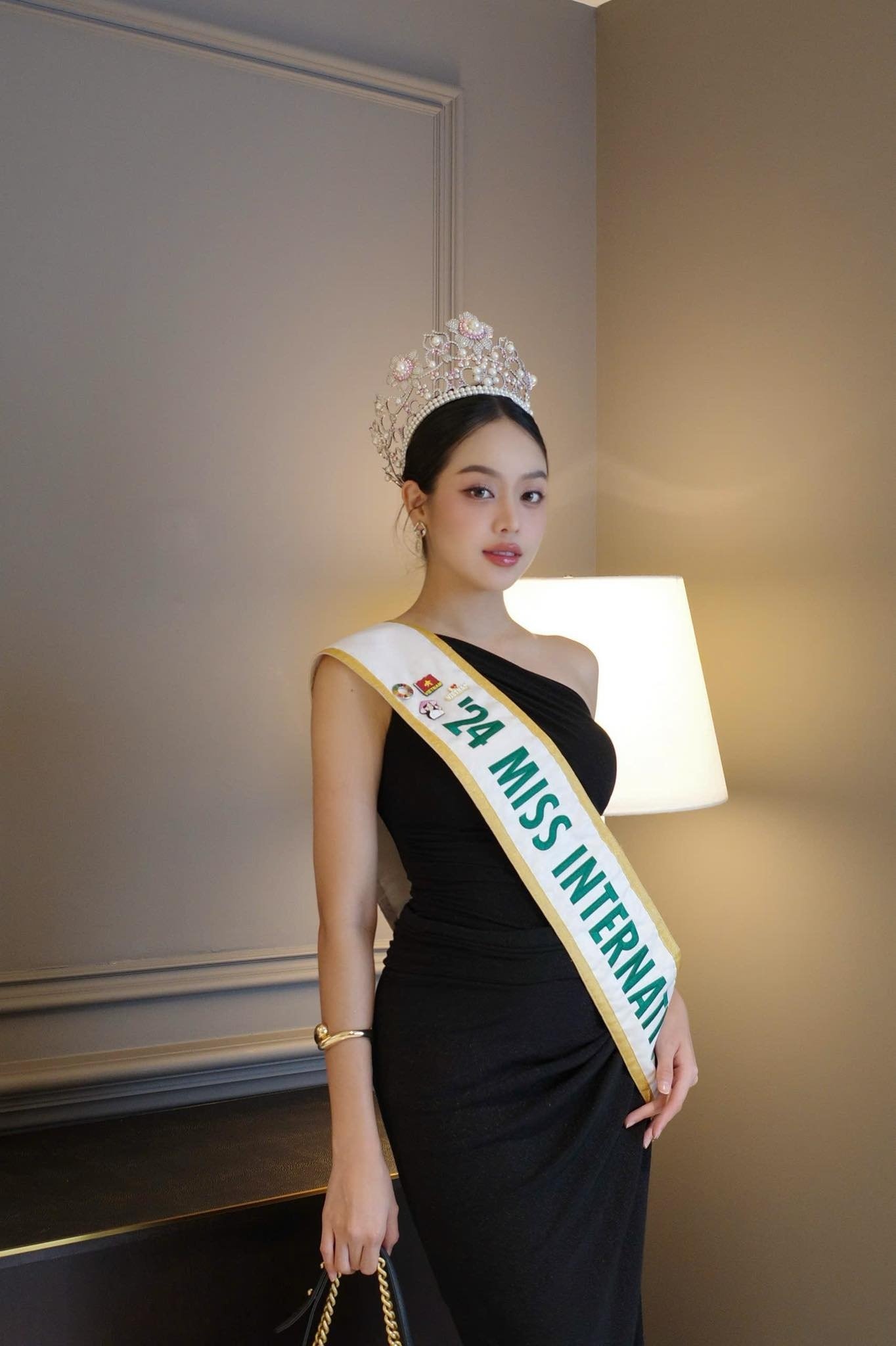 Hoa hậu Thanh Thủy lại xinh như búp bê khi từ bỏ kiểu trang điểm Tây hóa”? - 6