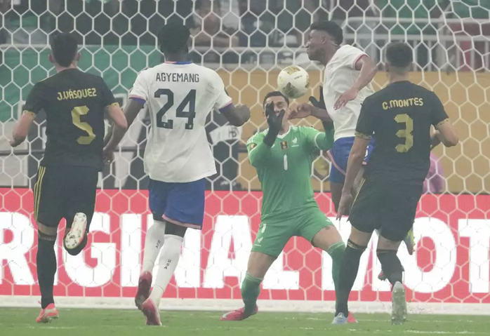 Thắng chủ nhà Mỹ 2-1, Mexico lần thứ 10 vô địch Gold Cup  - Ảnh 1.