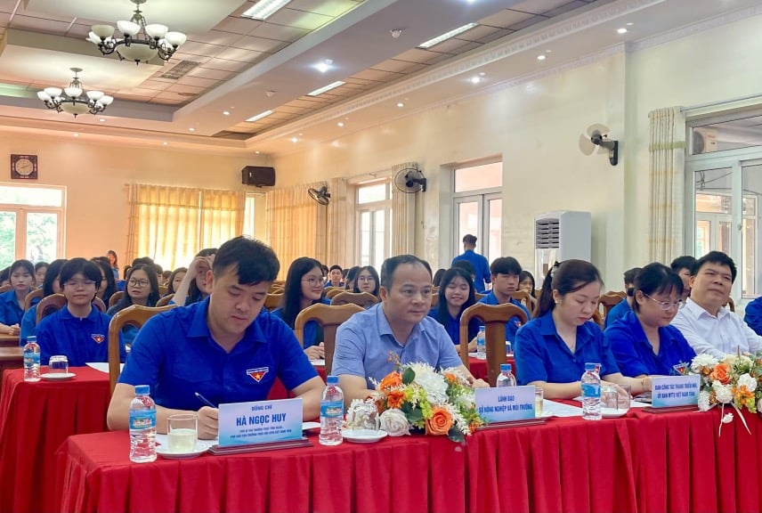 Đại biểu dự hội nghị tập huấn nâng cao năng lực đội ngũ cán bộ làm công tác giảm nghèo.