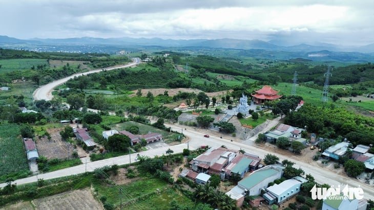 Gia Lai thúc đẩy sớm khởi công đường băng số 2 sân bay Phù Cát, cao tốc Quy Nhơn - Pleiku - Ảnh 1.