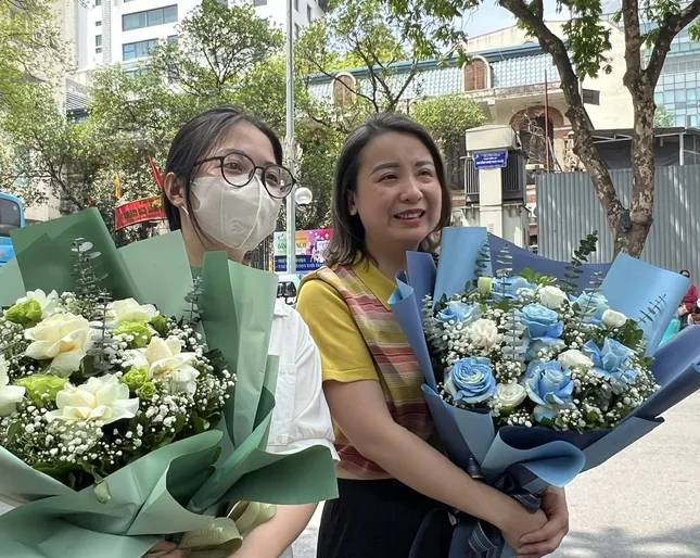 Con trượt lớp 10 công lập: Cha mẹ hãy dành ‘một cái ôm’ ảnh 1
