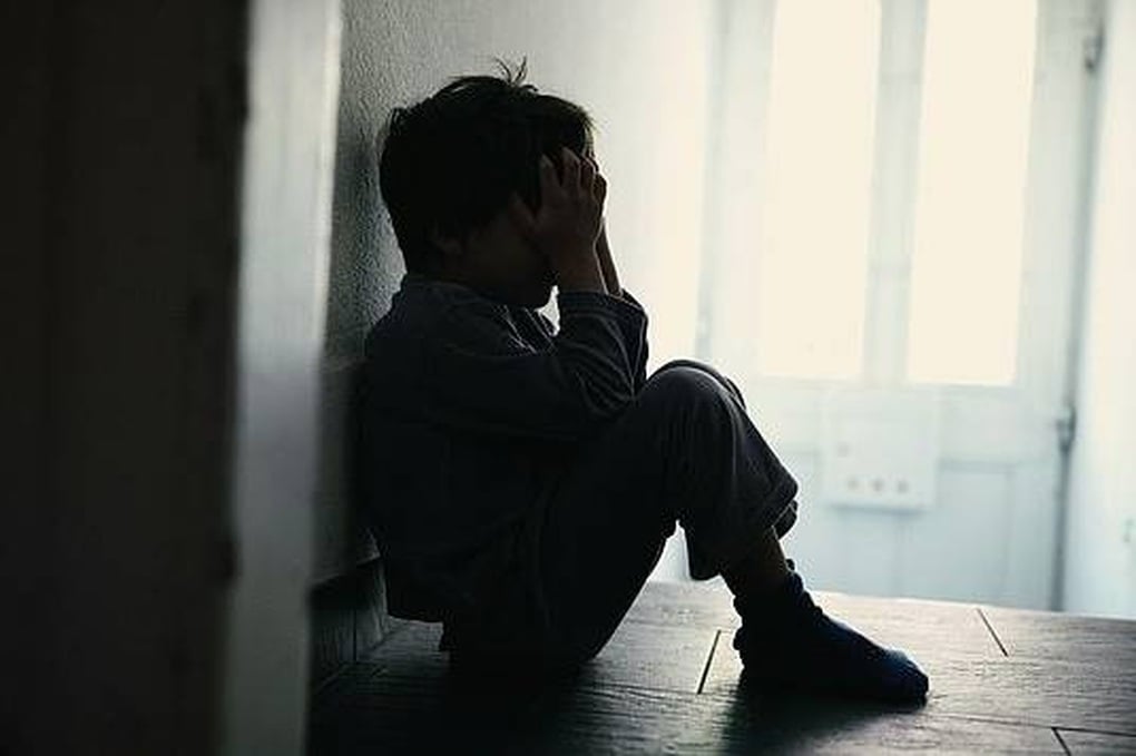 Cha mẹ bắt con tự học tại nhà, sống cách ly như giữa đại dịch Covid-19 - 1