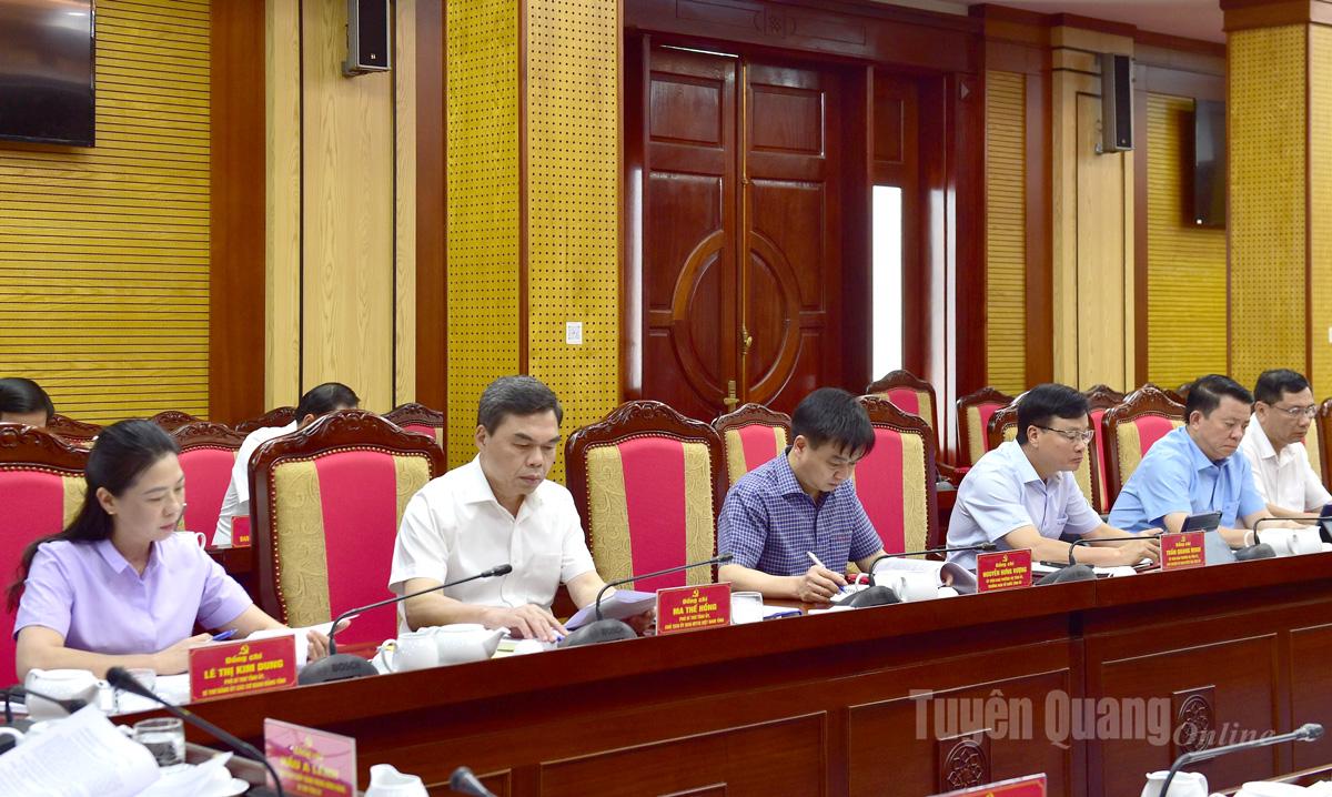 Các đồng chí Thường trực Tỉnh ủy, Ủy viên Ban Thường vụ Tỉnh ủy tại hội nghị.