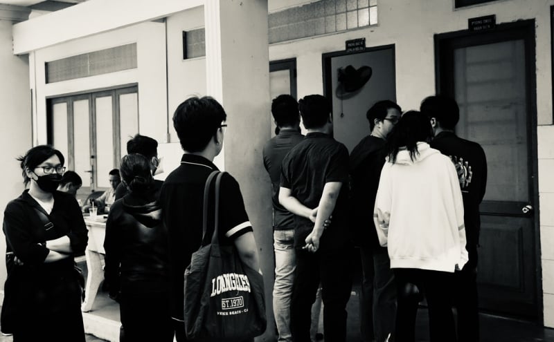 Dọn dẹp lại cư xá Độc Lập sau vụ cháy để ổn định cuộc sống -0