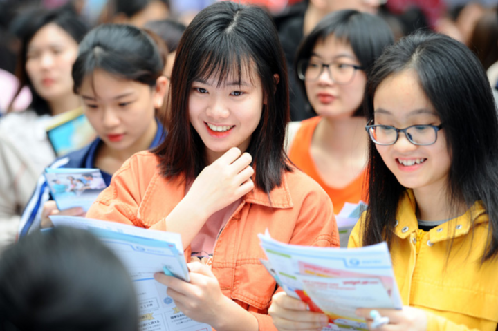 Nhiều trường đại học top đầu đào tạo ngành Ngôn ngữ thông báo sử dụng phương thức xét học bạ. (Ảnh minh hoạ)