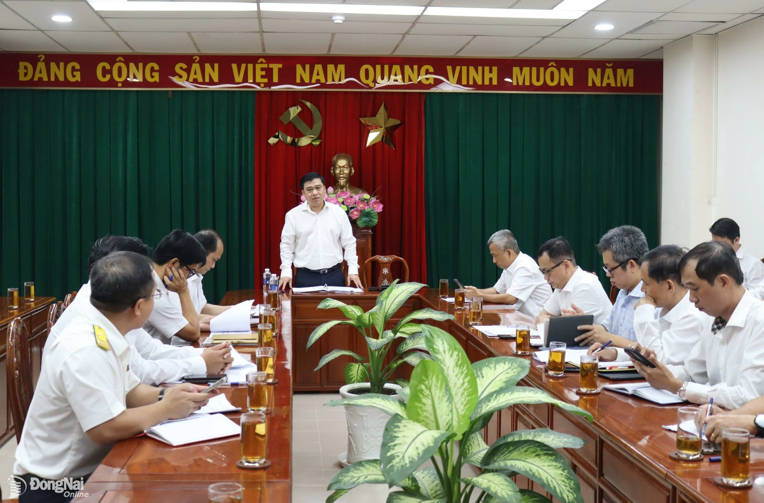 Phó chủ tịch UBND tỉnh Hồ Văn Hà phát biểu chỉ đạo tại cuộc họp. Ảnh: Hoàng Lộc