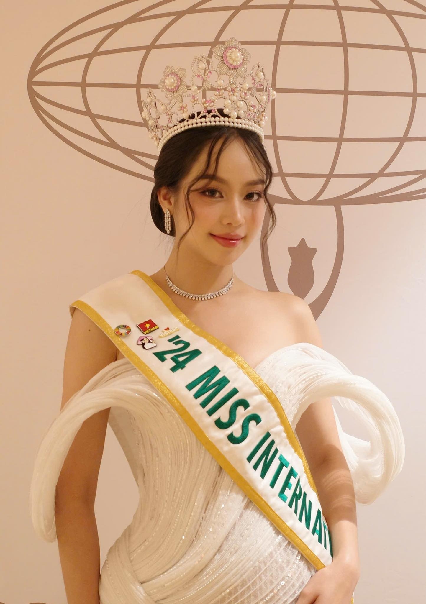 Hoa hậu Thanh Thủy lại xinh như búp bê khi từ bỏ kiểu trang điểm Tây hóa”? - 10