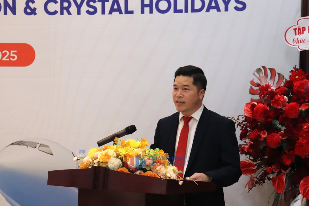 Đại diện Cảng HKQT Vân Đồn phát biểu. 