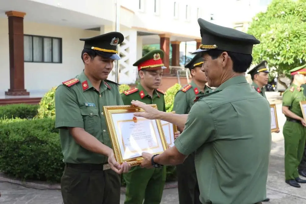 đại tá