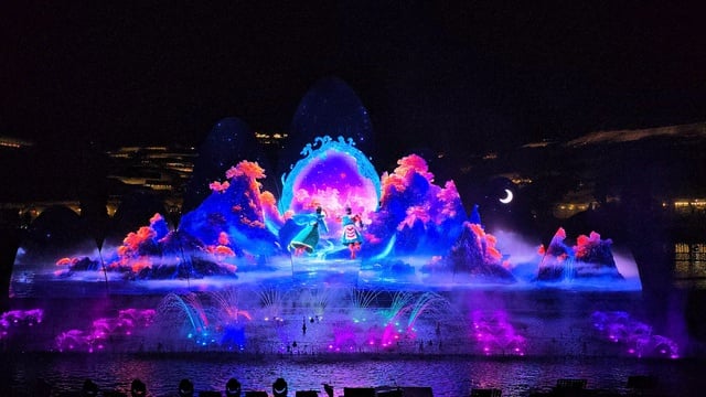 Show thực cảnh 'Sử thi Âu Lạc' thu hút hàng ngàn người dân và du khách - Ảnh 4.