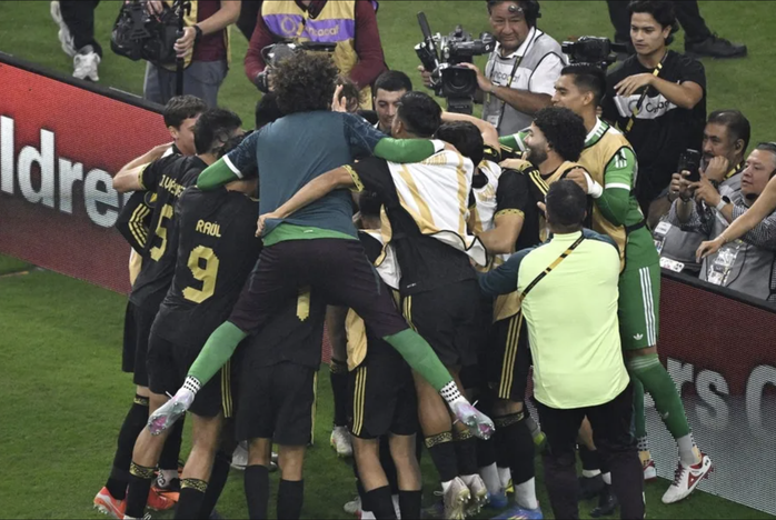 Thắng chủ nhà Mỹ 2-1, Mexico lần thứ 10 vô địch Gold Cup  - Ảnh 3.