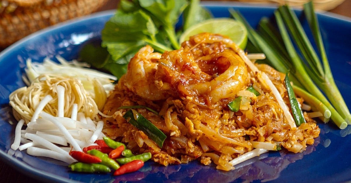Đầu bếp nhà hàng 3 sao Michelin chỉ cách nấu pad Thái được yêu thích hơn 1 thế kỷ