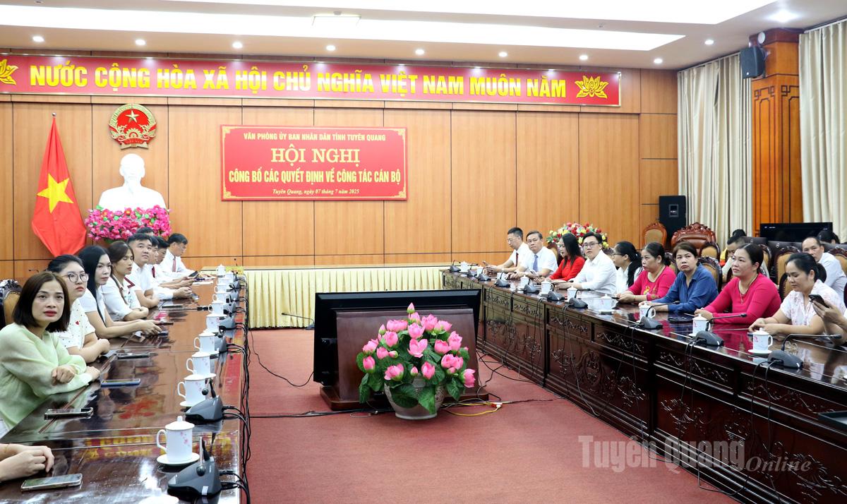 Các đại biểu dự hội nghị tại trụ sở Văn phòng UBND tỉnh Hà Giang (cũ). Ảnh: Hoàng Tuyến