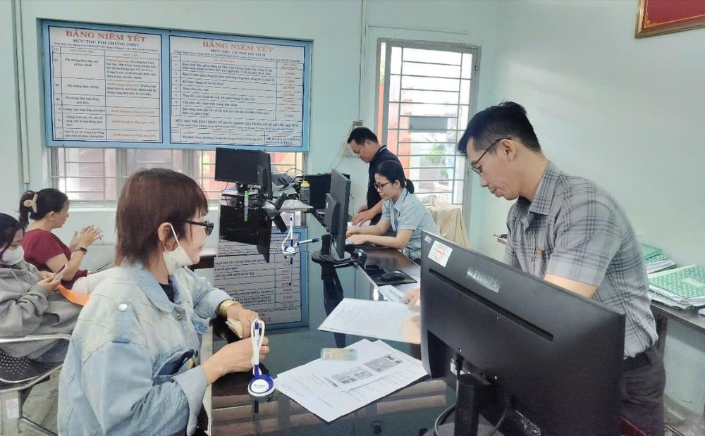 tp-hcm-can-bo-phuong-xa-vao-guong-voi-bo-may-moi-chinh-quyen-dia-phuong-hai-cap-thu-duc.jpg