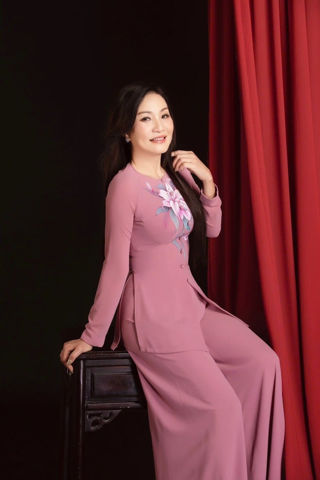 Nghệ sĩ Hồng Đào gợi ý áo dài cho các quý cô tuổi trung niên - Ảnh 2.