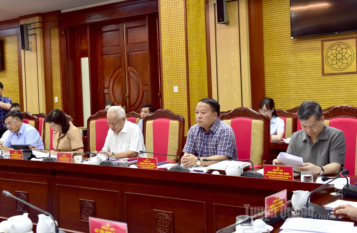 Các đồng chí Thường trực Tỉnh ủy, Ủy viên Ban Thường vụ Tỉnh ủy tại hội nghị.