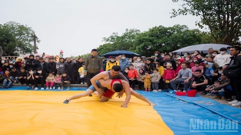 មរតកវប្បធម៌អរូបីជាតិ ពិធីបុណ្យប្រពៃណី Lang (ឃុំ Thu Tri ខេត្ត Hung Yen) នៅតែរក្សាការចំបាប់ប្រពៃណី។