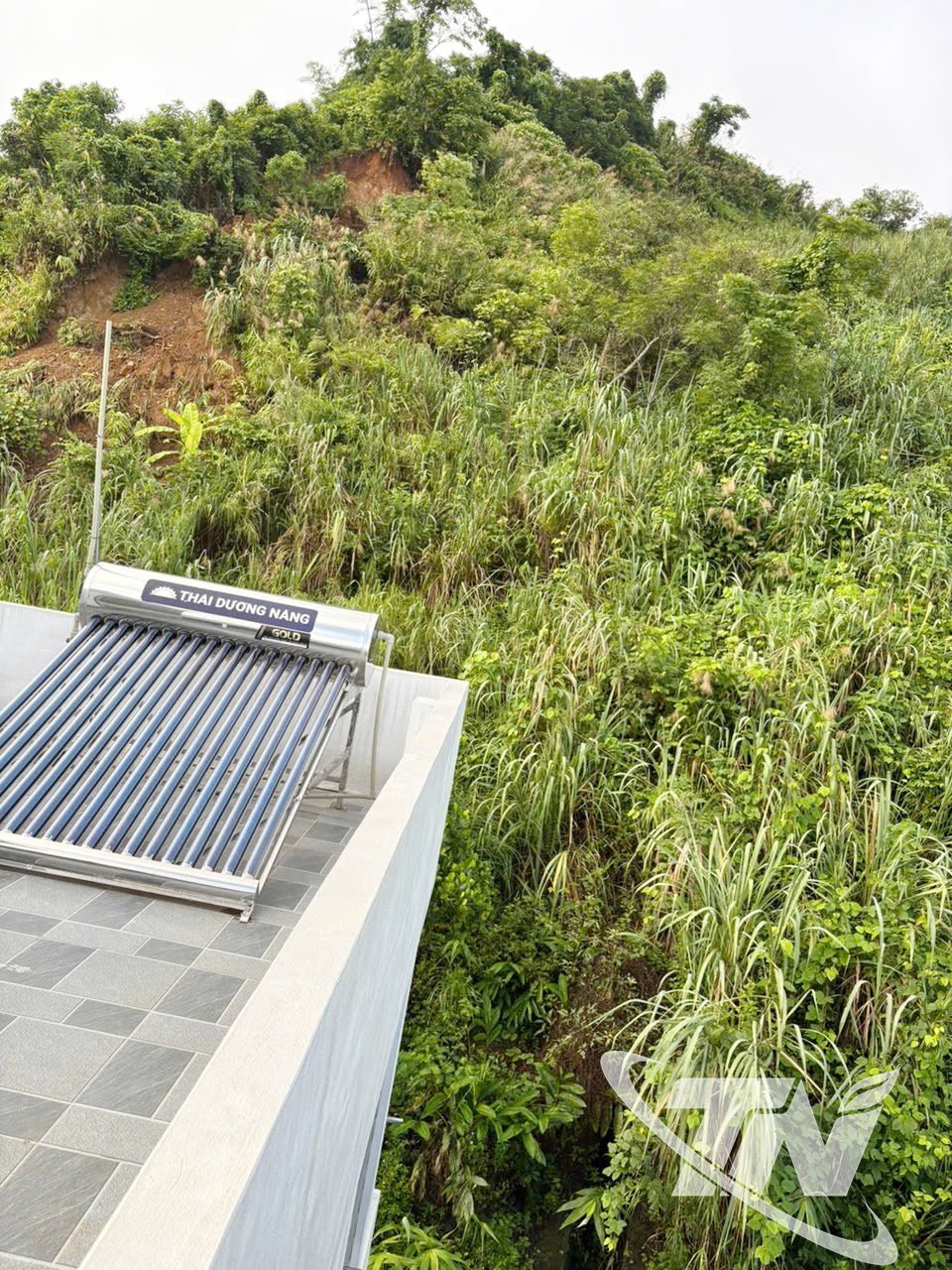 Điểm sạt trượt cách nhà dân khoảng hơn 30 mét