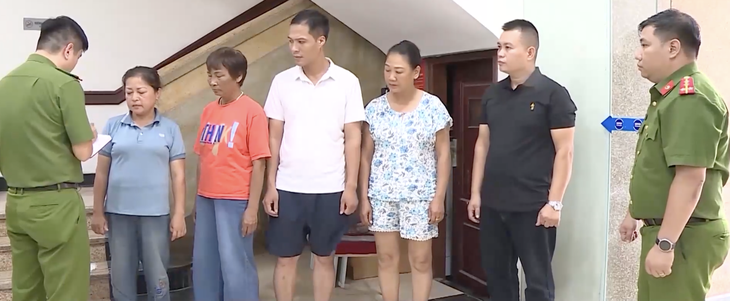 Hà Nội: Bắt nhóm cò mồi và nhân viên phòng khám - Ảnh 1.