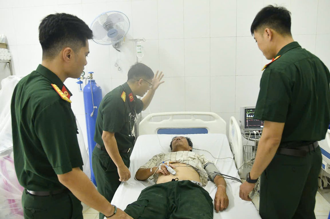 Bệnh nhân được cấp cứu tại Bệnh xá đảo Nam Yết.