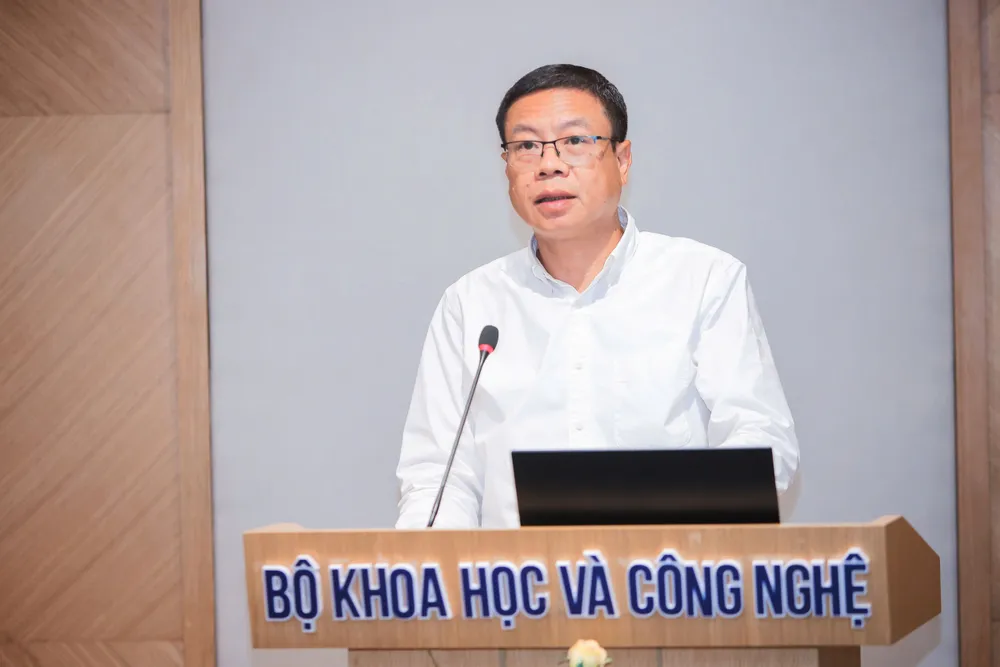 Thu truong Le Xuan Dinh 2.jpg