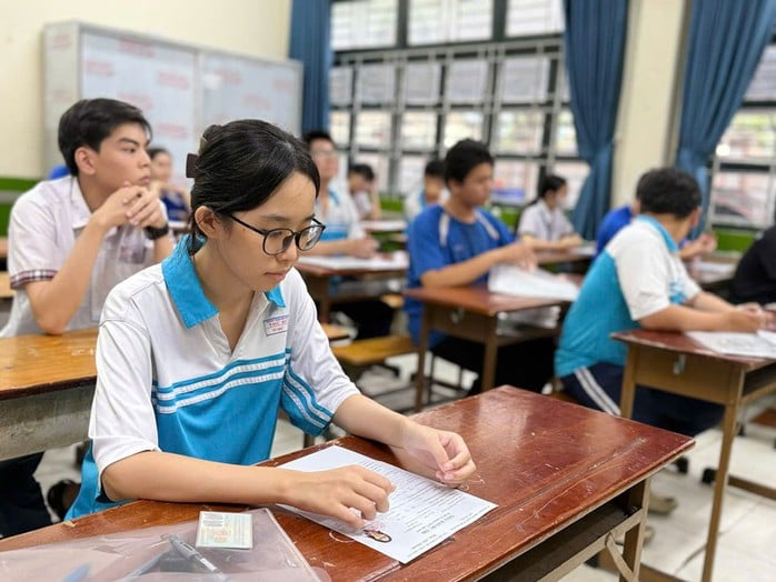 Trường ĐH sơ tuyển học bạ để kiếm điểm ưu tiên- Ảnh 1.