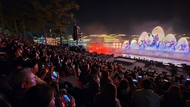 Show thực cảnh 'Sử thi Âu Lạc' thu hút hàng ngàn người dân và du khách - Ảnh 6.