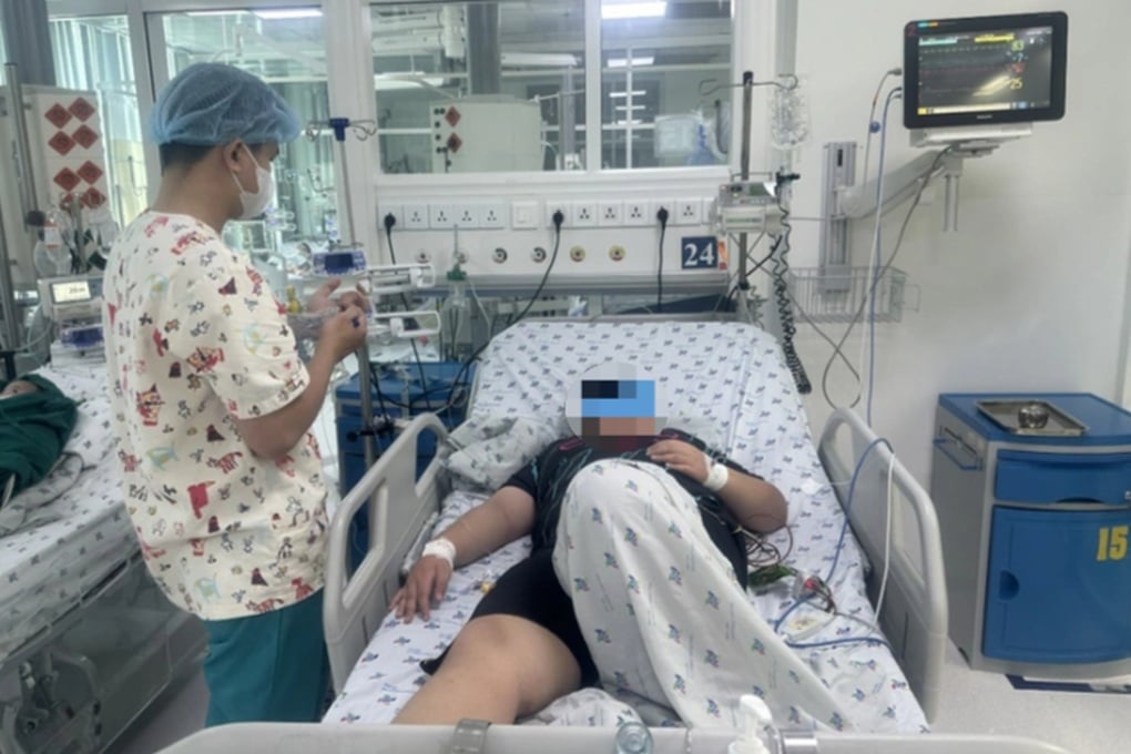 12 tuổi nhưng nặng hơn 80kg, cậu bé nguy kịch sau 3 ngày sốt - 1