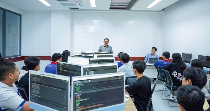 Biến động ngành công nghệ thông tin toàn cầu: Đại học dạy gì cho sinh viên?- Ảnh 1.