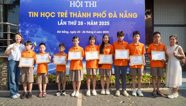 សិស្ស FPT Da Nang បន្សល់ទុកនូវសញ្ញាប័ត្រពិសេសសម្រាប់ការកើនឡើងដល់អាយុ 11 ឆ្នាំ។
