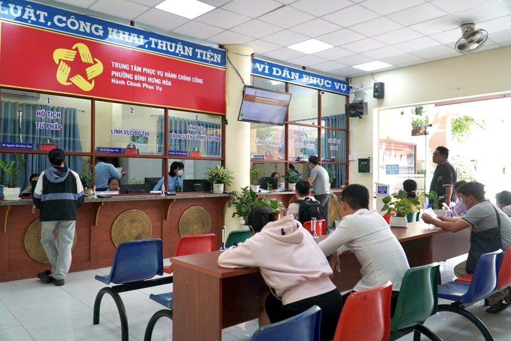 chinh-quyen-dia-phuong-binh-hung-hoa.jpg