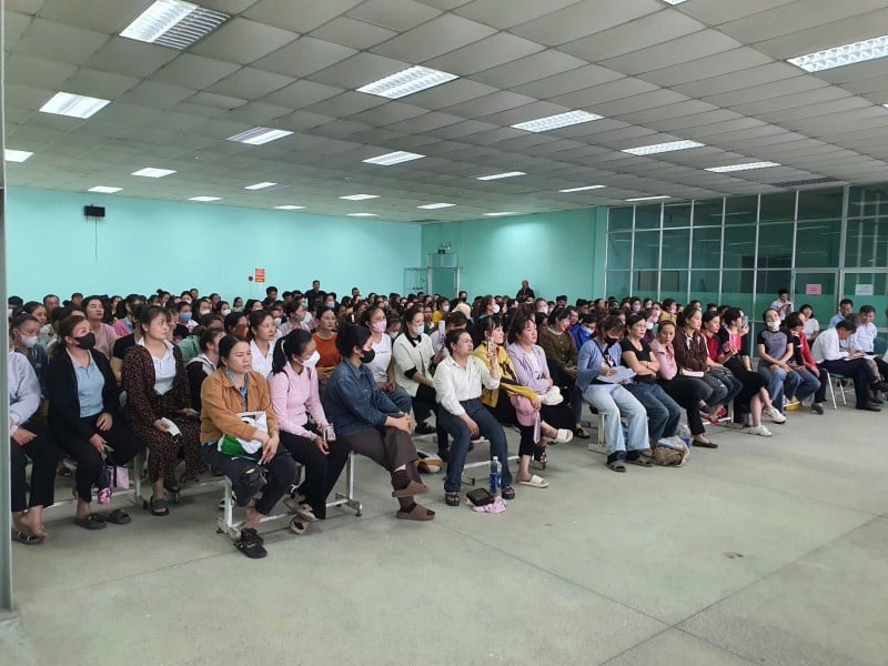 Công nhân Công ty TNHH May Minh Hoàng 2 tham dự buổi đối thoại.