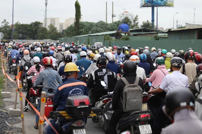 Nút giao An Phú thường xuyên ùn ứ cục bộ: Lưu ý đặc biệt đến người dân - Ảnh 1.