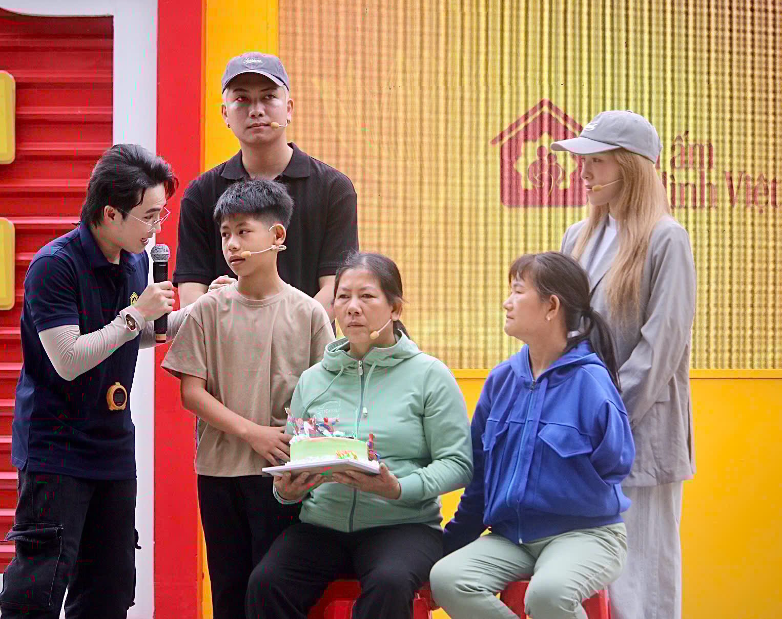 Thông qua các hoạt động giao lưu, thử thách và chia sẻ câu chuyện thật, chương trình tạo nên một hành trình đầy tích cực, nhân văn và đầy ý nghĩa.