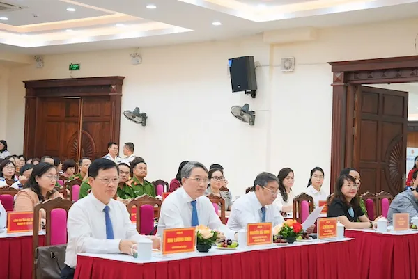 DỰ.jpg